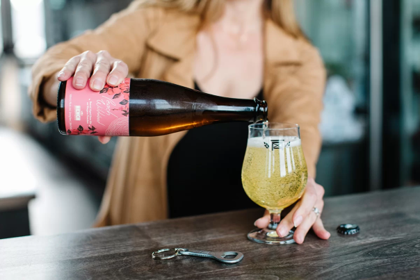 Craft Beer Woman Bar