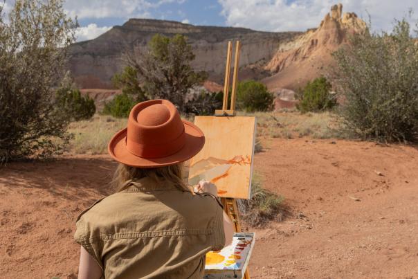 At Ghost Ranch, the Sketch in the Morning tour offers artists extra time to create.