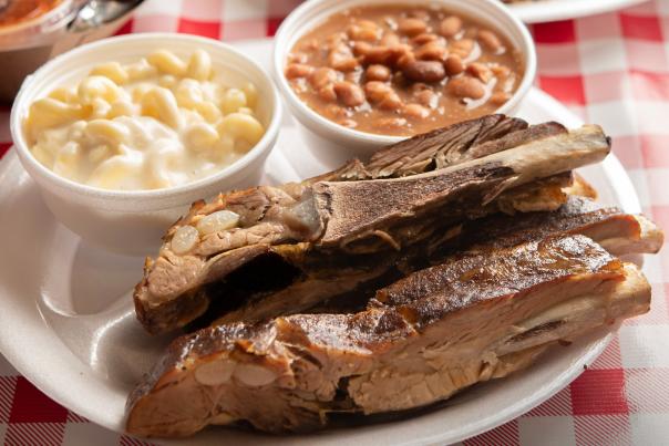 A plate of pork spareribs, mac-n-cheese, and pintos.