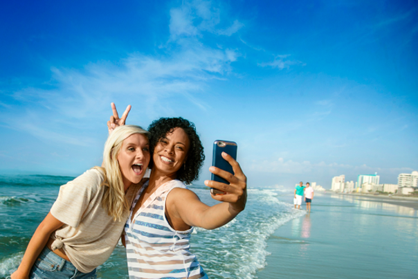 Selfie couples beach 0b4k1121 lo res 475