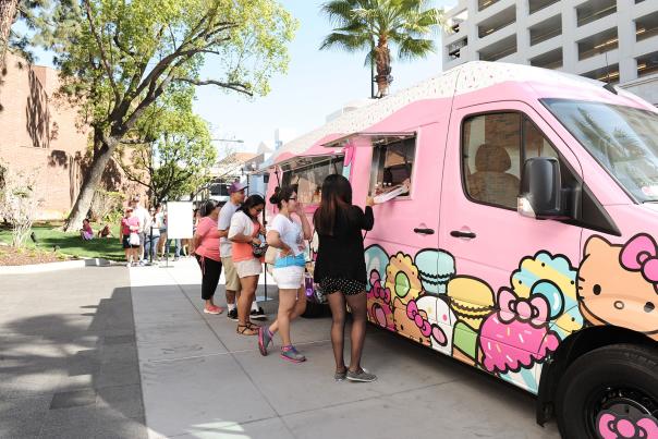 Hello Kitty Cae Truck