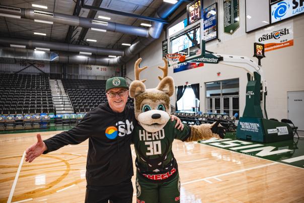 Pat Tracey and Pointer of the Wisconsin Herd Basketball