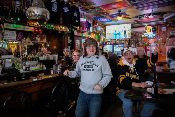 jerry's neighborhood bar in oshkosh, wisconsin