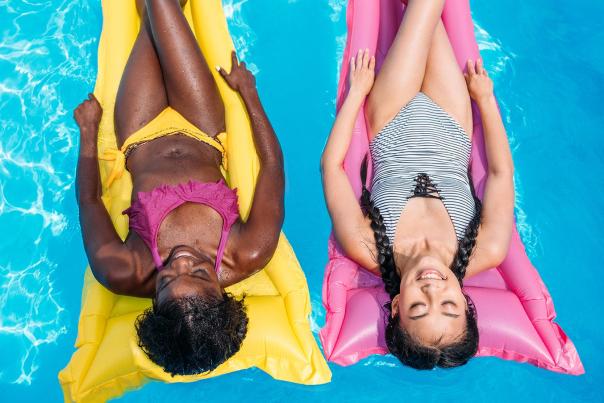 girls2 lesbian pool