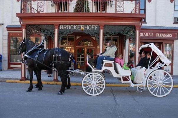 4 Incredible Ways to Celebrate the Holidays with a Historic Twist