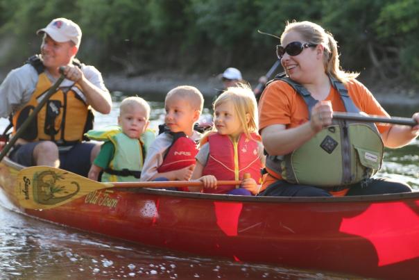 Family in a canoe on the Kankakee river
