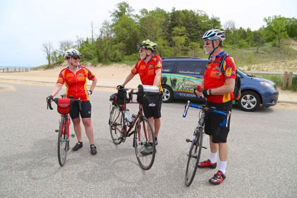 Lake-Michigan-Trail-Bicyclists-15-39134-1024x683