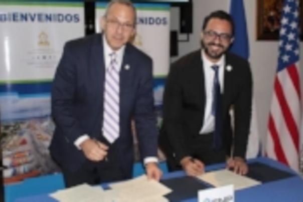 Robert Barcelo, Port Everglades, and Gerardo Murillo, General Manager of Impresa Nacional Portuaria, sign the Memorandum of Understanding.