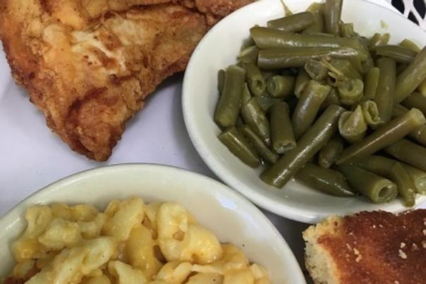 This Old-School North Carolina Restaurant Serves Chicken Dinners To Die For