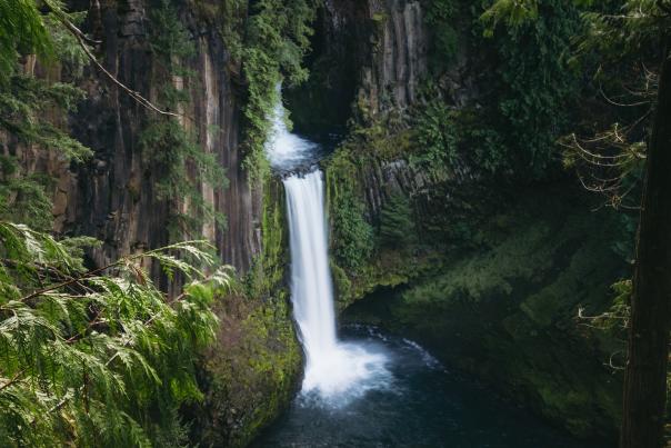Winter Hike to Toketee Falls