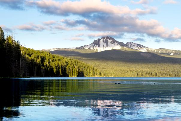 Diamond Lake with Mt. Thielsen in the distance.