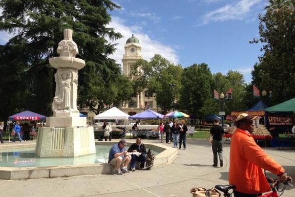 cesar_chavez_farmers_market_sacramento_w640