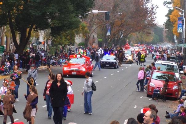 sacramento_santa_parade_w1024