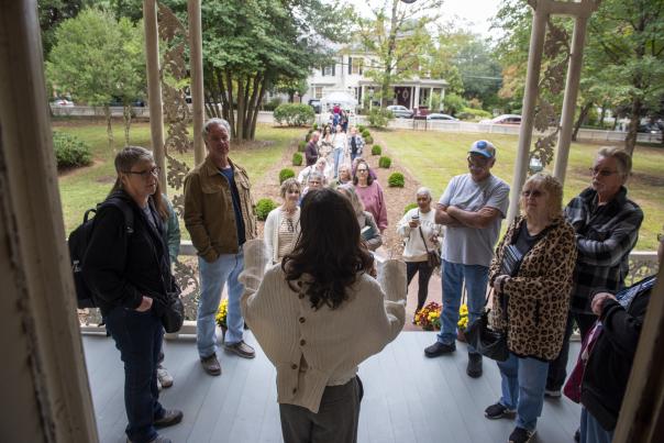 Docent giving tour to group at OctoberTour