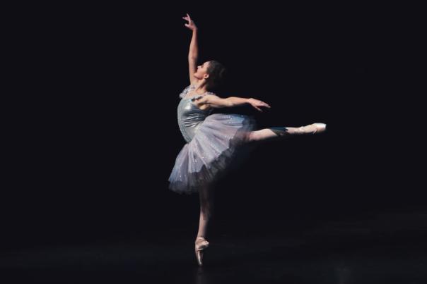 A photo of a solo ballerina dancing