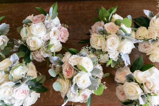 white and light pink flower bouquets