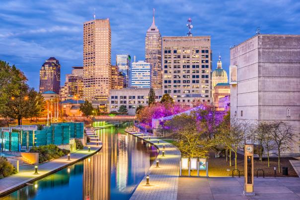 A walkway along the water in downtown Indianapolis at night.