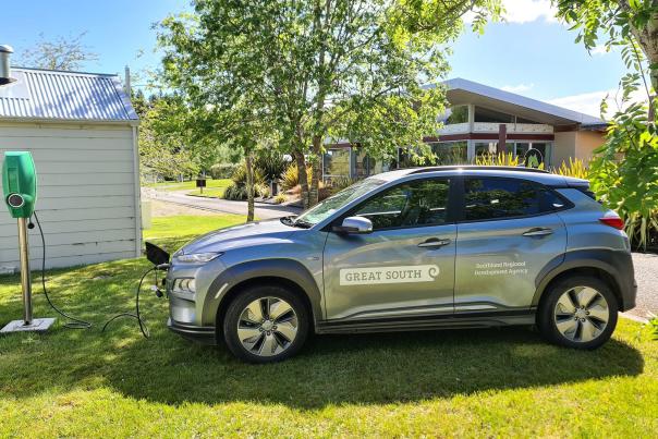Te Anau Lakeview Holiday Park - charging EV