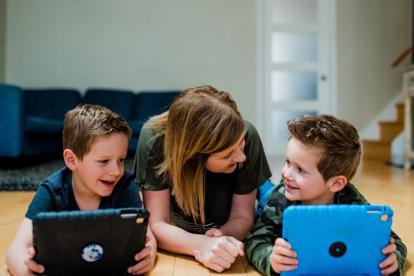 mom and kids looking at screens