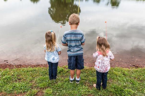 Kids fishing at Rutledge-Wilson Farm Park.