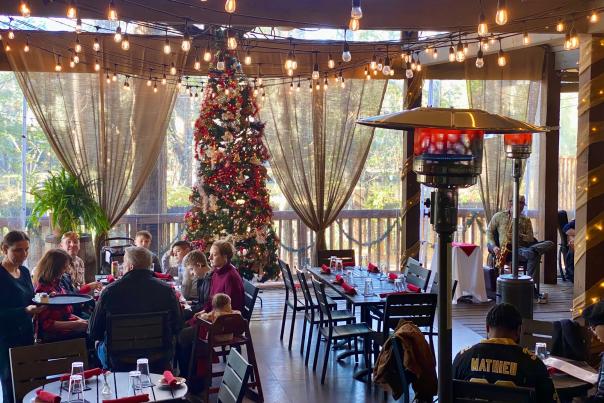 Palmettos on the Bayou Restaurant decorated for the holidays