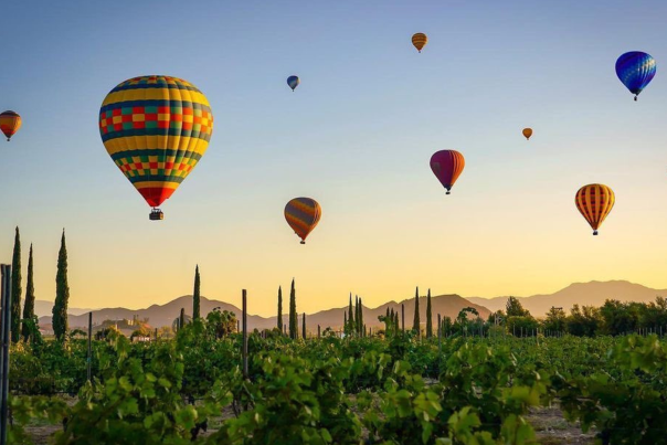 Landscape video of several hot air ballons over the Temecula sky