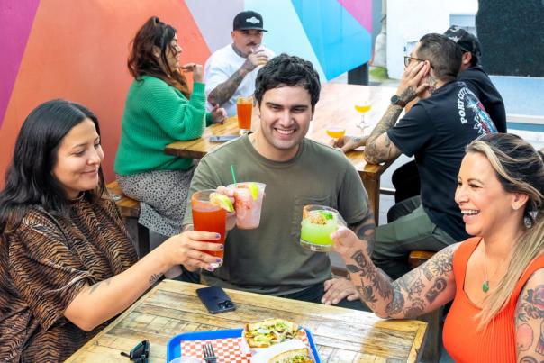 4th Street Market Cheers