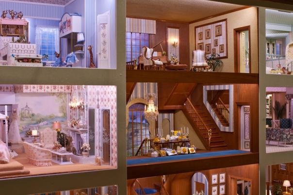 The Mini Time Machine Museum of Miniatures Doll House