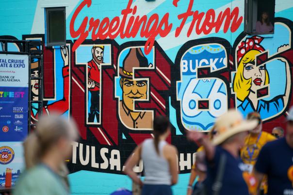 Land of Giants Mural - Route 66 - Crowd