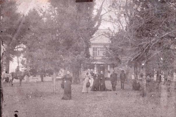 1892 The manor house at locust thicket