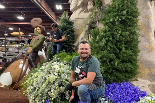 Nick Peter rose bowl float
