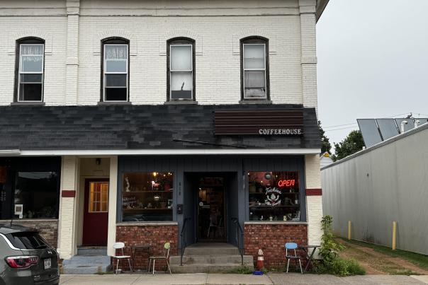 Tucknee Coffee Outside