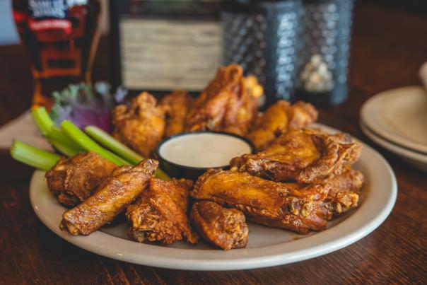 Walt's Pub and Grill wings