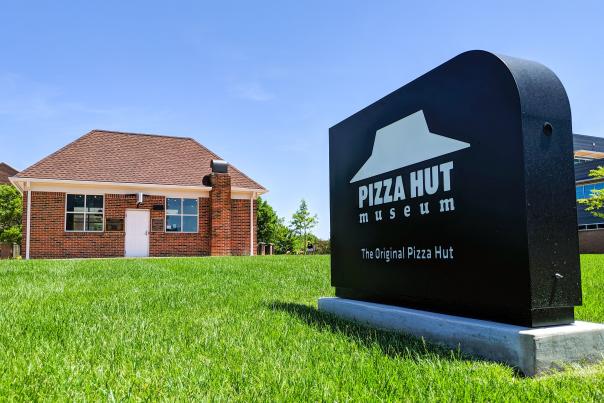Pizza Hut Museum_exterior