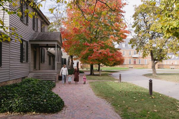 Family walking through Colonial Williamsburg