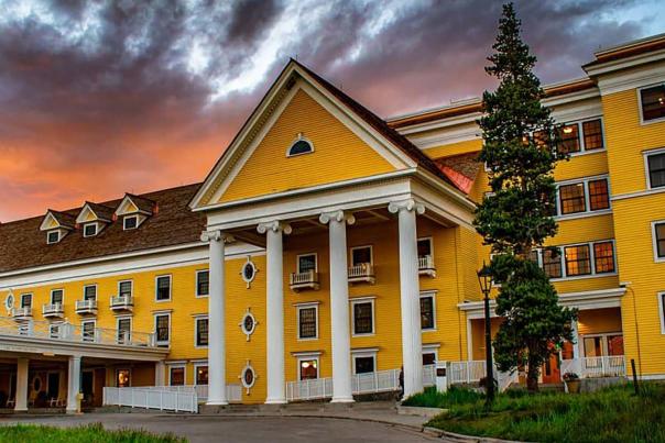 Lake_Hotel_Yellowstone