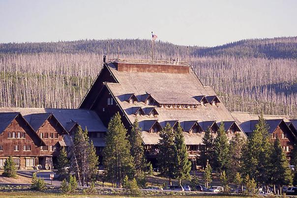 Old Faithful Inn exterior;.Jim Peaco;.July 2003