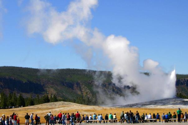Yellowstone-National-Park-Old-Faithful---41-custom