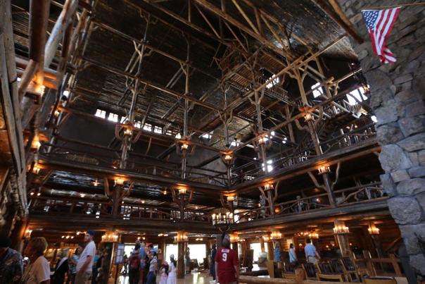Yellowstone-National-Park-Old-Faithful-Inn---14