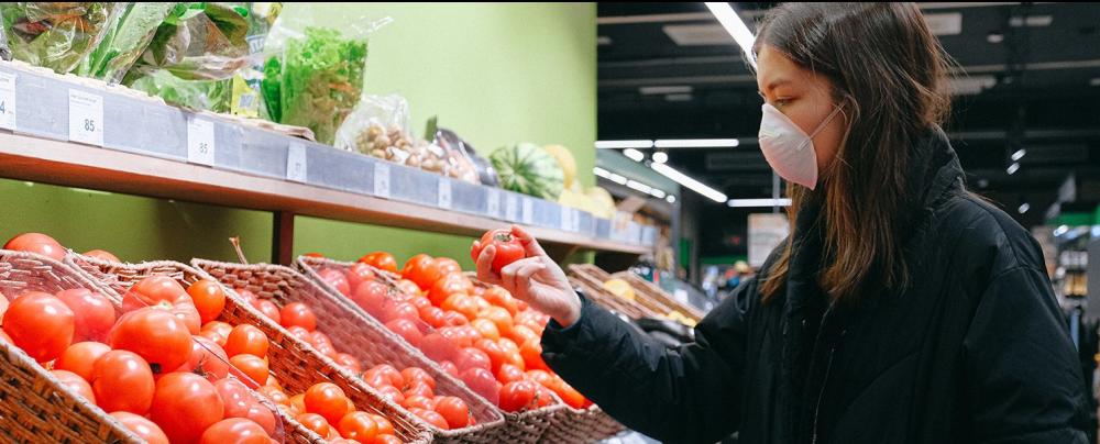 woman-in-face-mask-shopping-in-supermarket