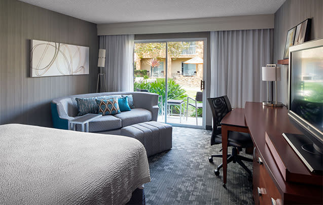 Courtyard by Marriott Foster City San Mateo King Bedroom with couch desk and TV