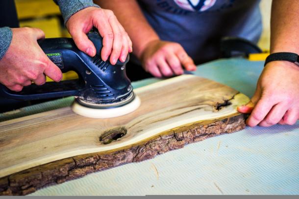 people woodworking