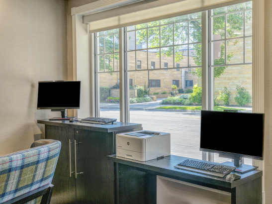 Lobby - Business Center