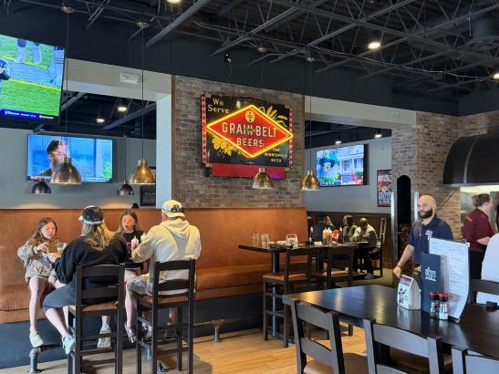 Grizzlys dining