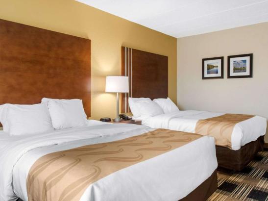 2 Queen Beds