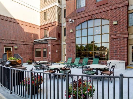 Aspen Suites Outdoor Patio