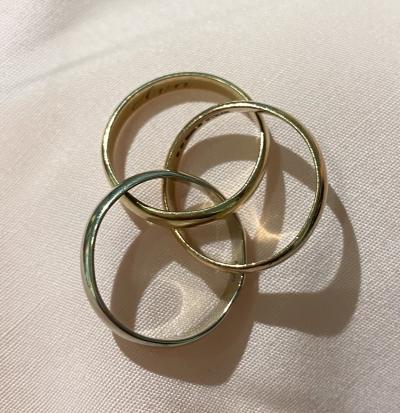 Three intertwined gold rings