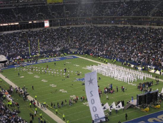 Interior of Texas Stadium filled with fans when Cowboys played their final game in 2008