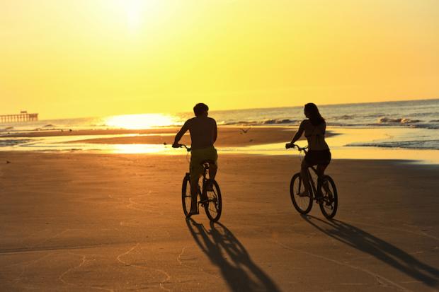 couple biking in myrtle beach
