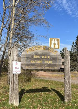 Sign for the entrance to the Presque Isle Bog Walk in Marquette, MI